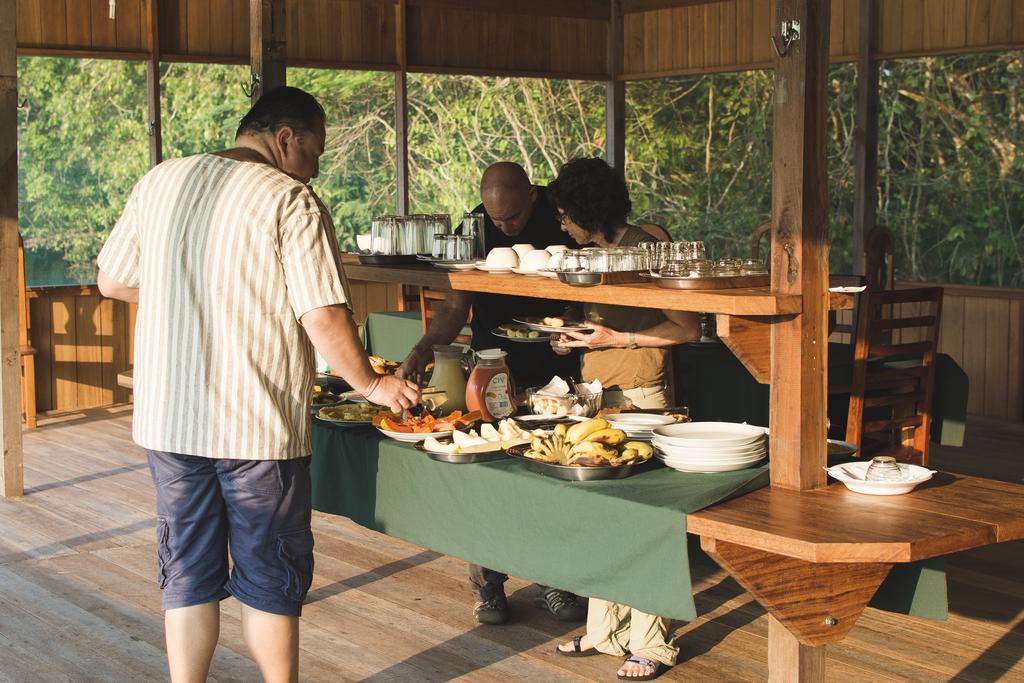 Amazon Arowana Lodge Careiro Buitenkant foto